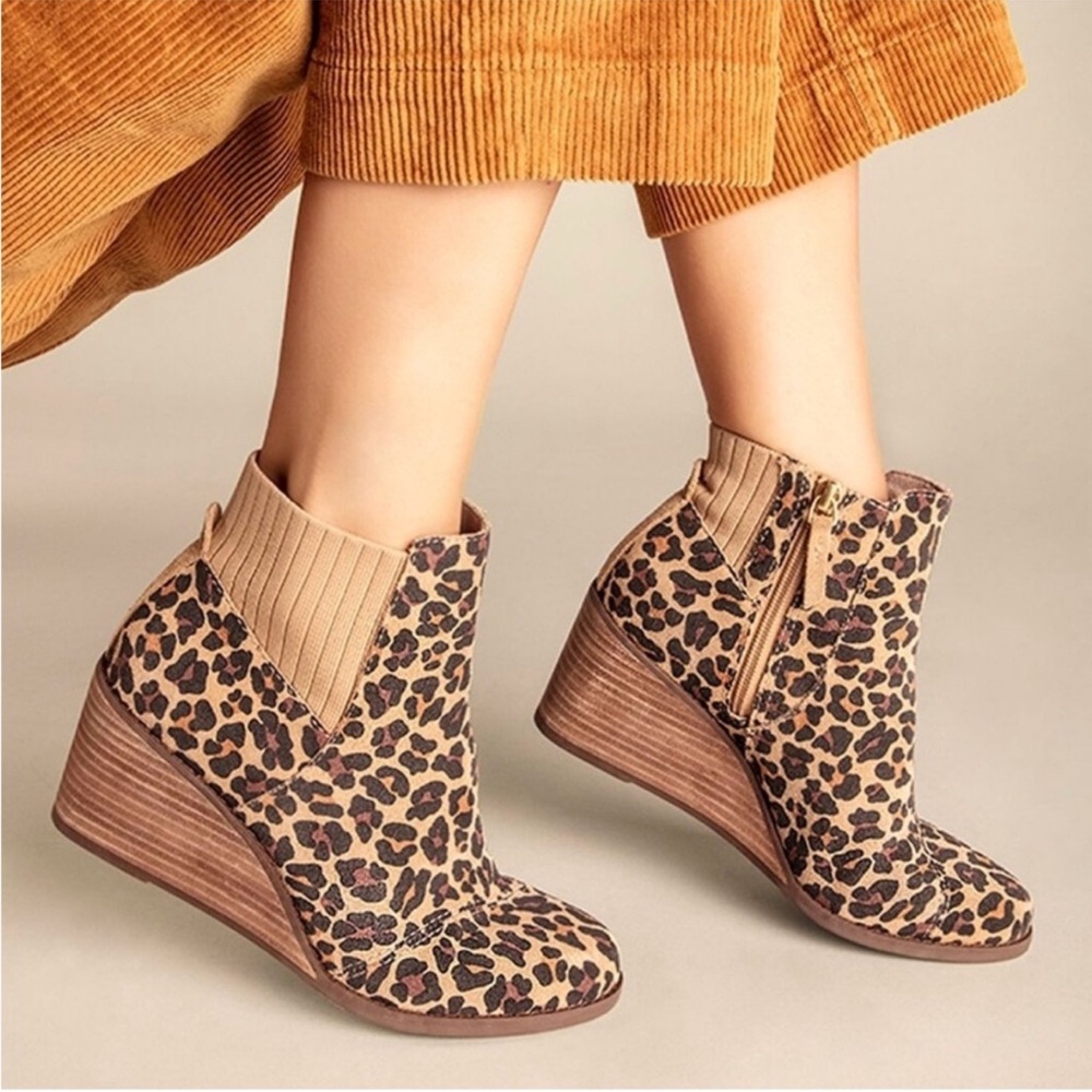 Toms Tan Leopard Print Wedge Boots size 10